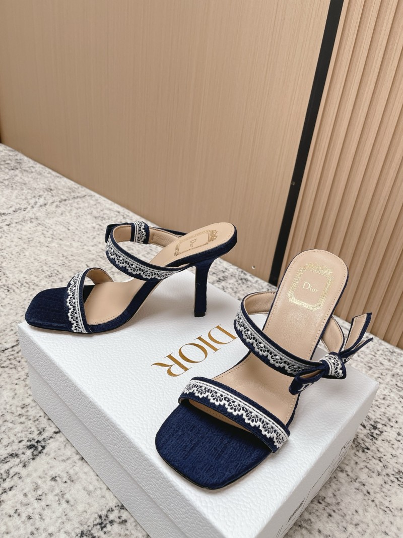 Женские туфли квадратного силуэта с кружевными ремешками Dior
