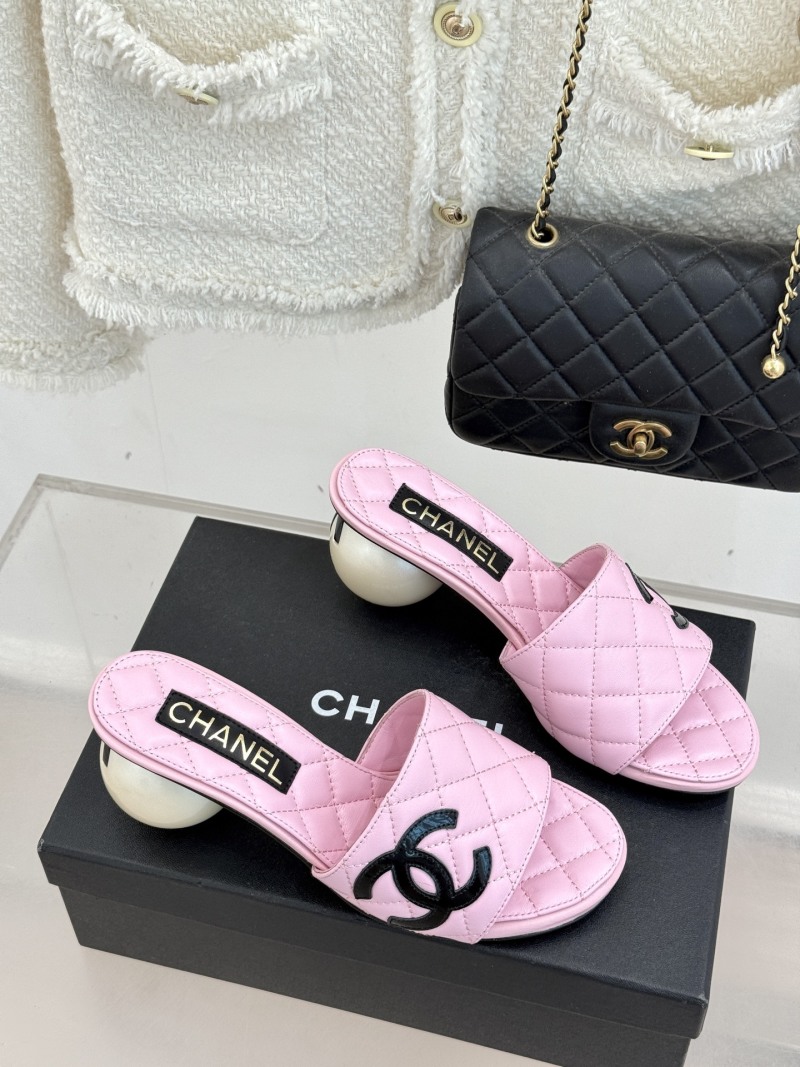 Розовые мюли с жемчужным каблуком Chanel