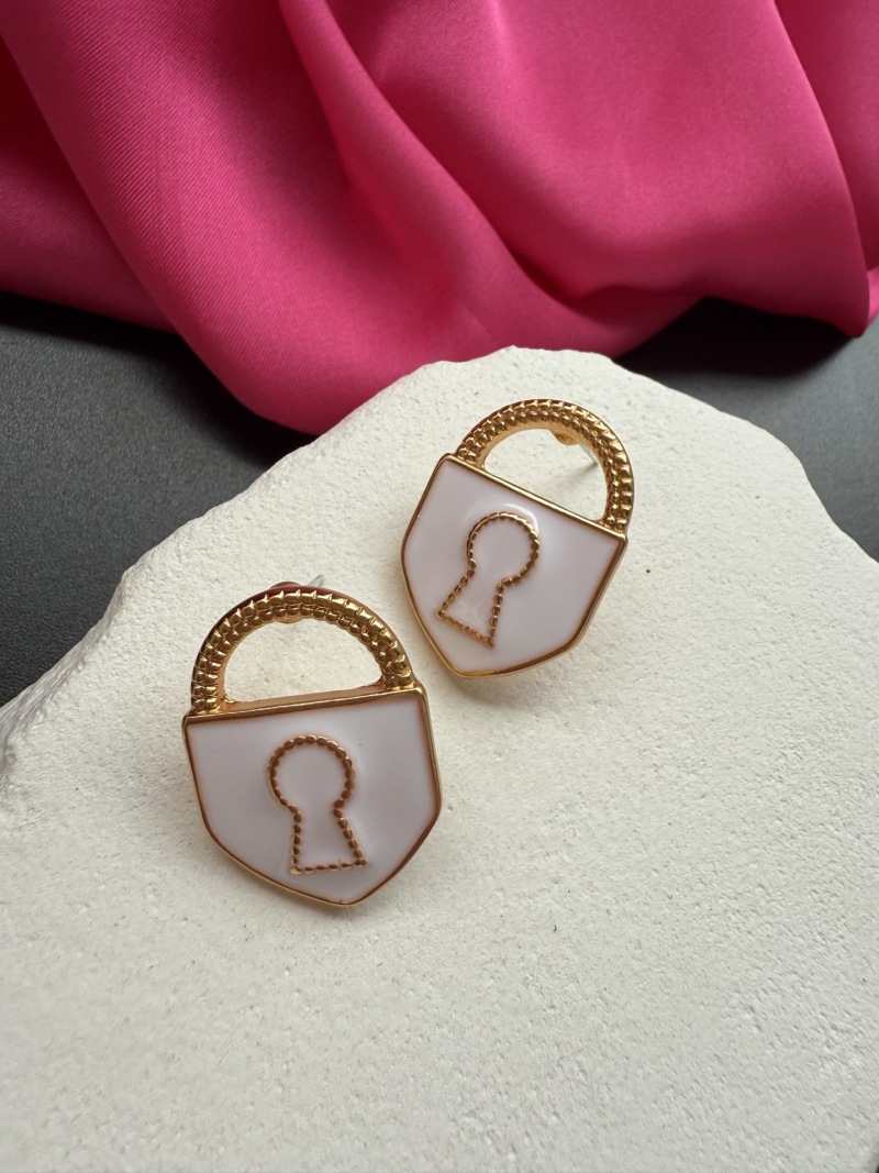 Серьги в форме замка Schiaparelli