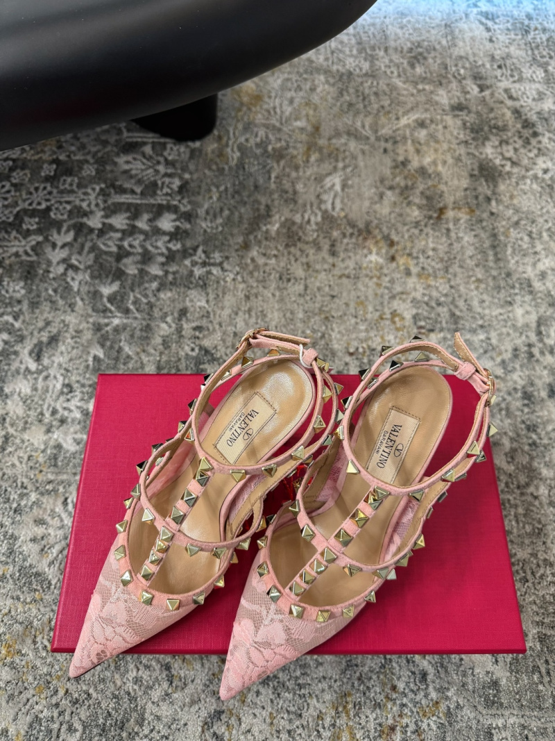 Женские туфли Valentino розовые с заклепками на каблуке Valentino Garavani