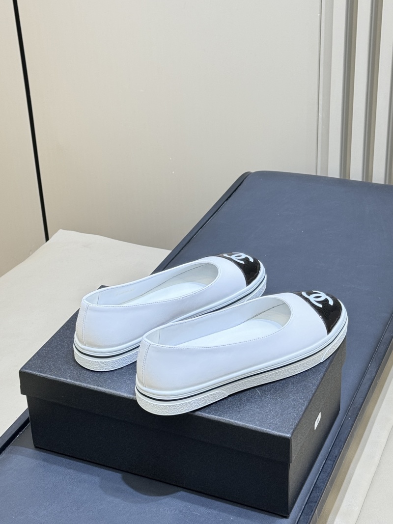 Женские слипоны на толстой подошве с контрастным носком Chanel