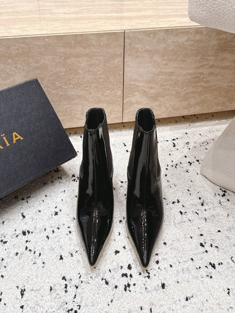 Женские ботильоны Alaïa с острым носком и танкеткой черного цвета