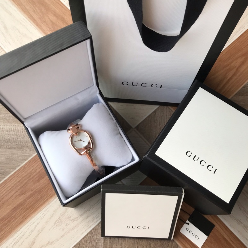 Часы Gucci
