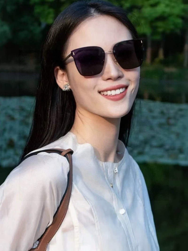Солнцезащитные очки квадратной формы Dior