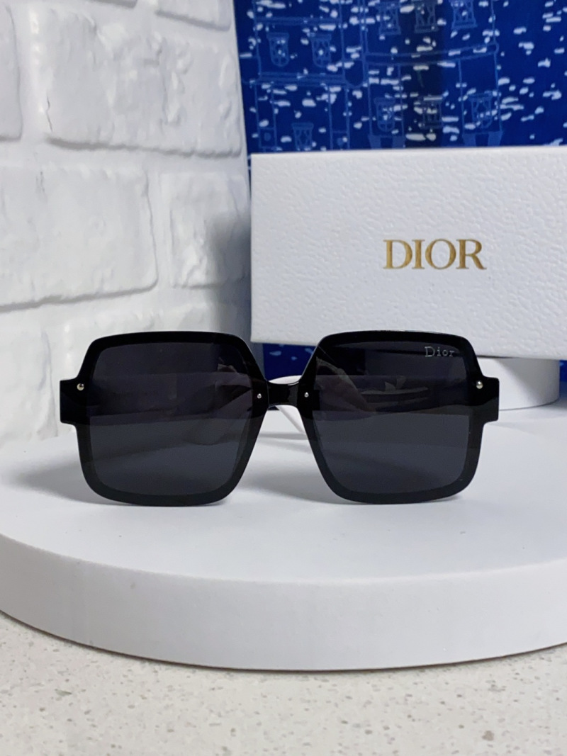 Солнцезащитные очки Dior крупных размеров