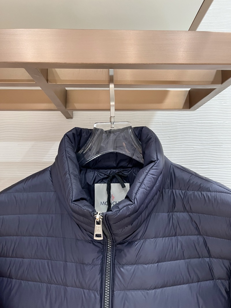 Пуховик Moncler
