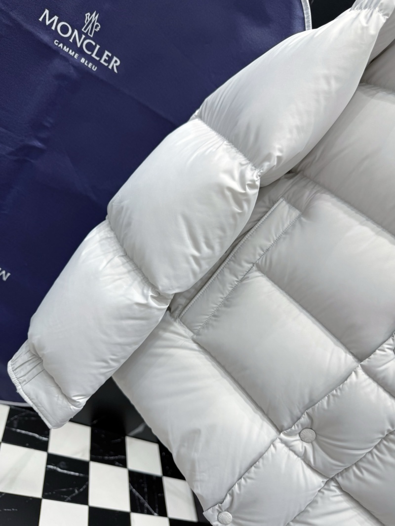 Пуховик Moncler