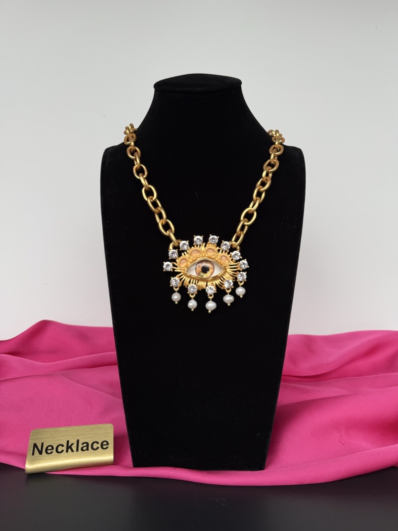 Нарядное колье с изображением глаза Schiaparelli