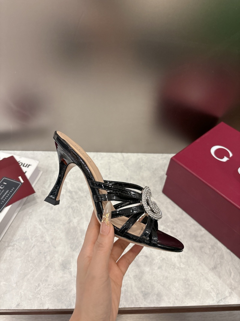 Женские мюли с острым носом и декоративной пряжкой Gucci