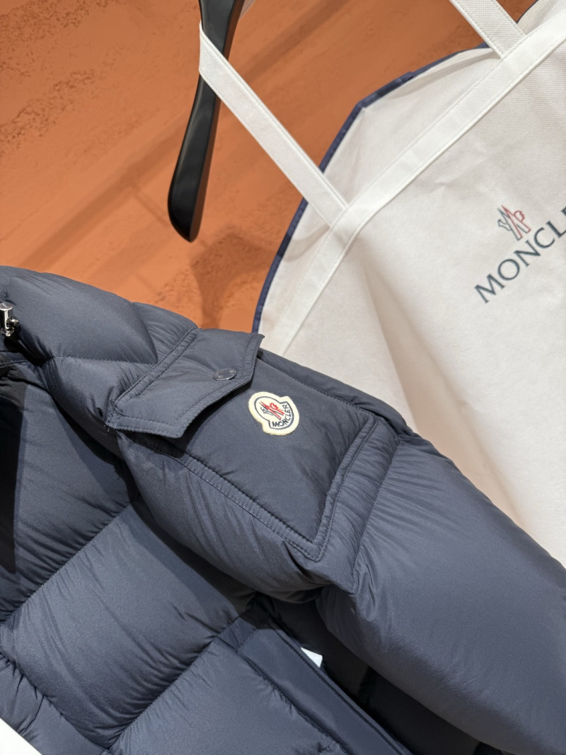 Пуховик Moncler