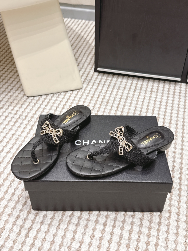Женские шлёпанцы Chanel с бантом из страз