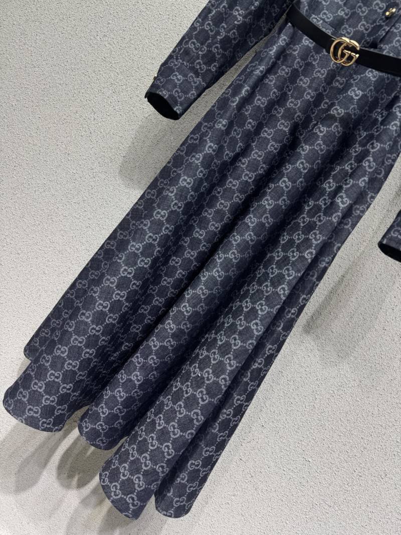 Повседневное платье с поясом Gucci