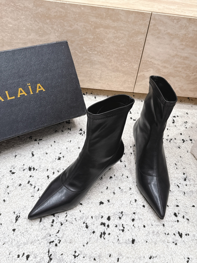 Женские ботильоны Alaia с острым носком черного цвета Alaïa