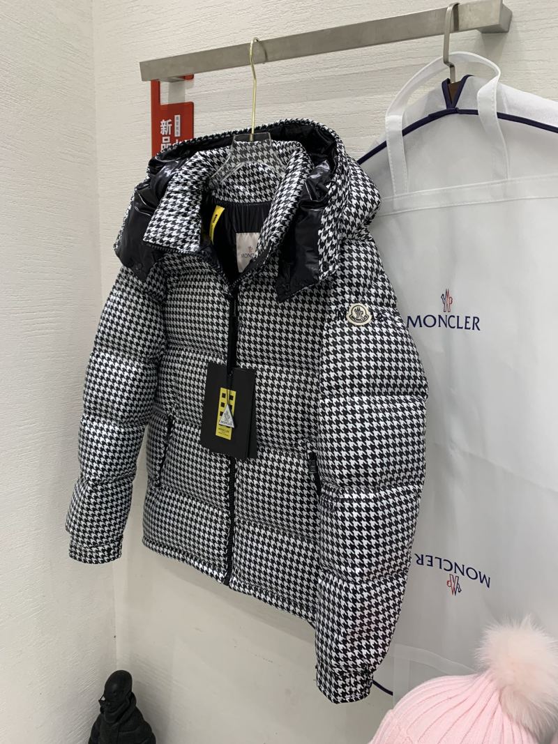 Пуховик Moncler