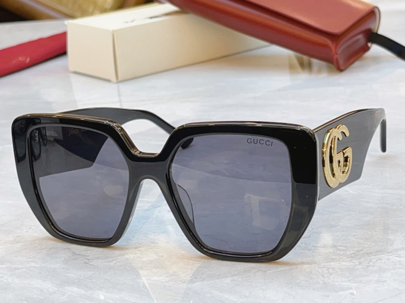 Солнцезащитные очки Gucci GG0956S