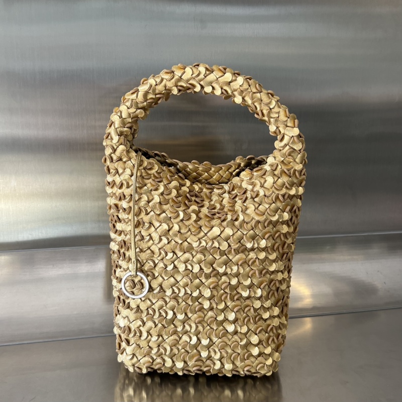 Сумка Bottega Veneta Bucket из плетеной кожи