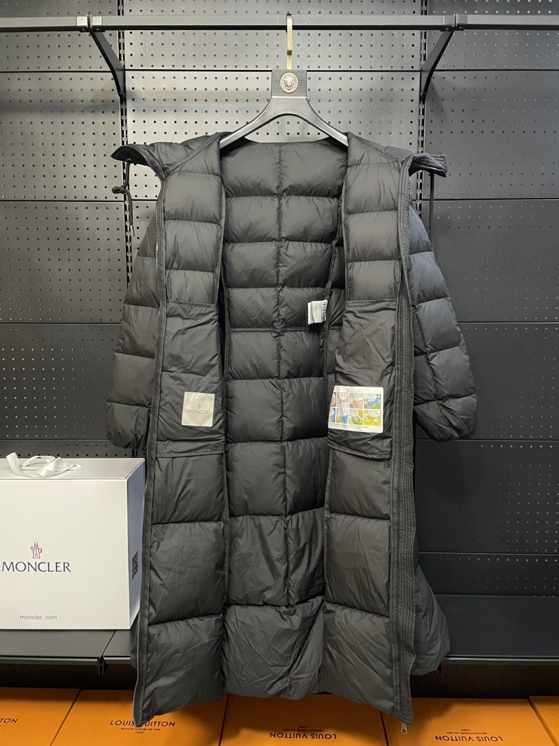 Пуховик Moncler