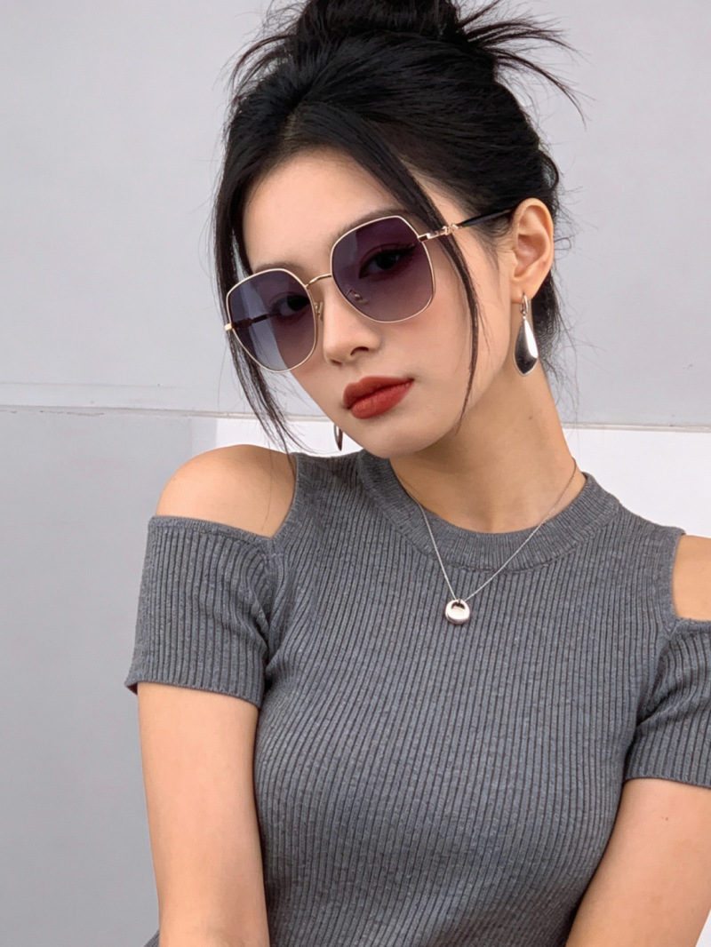 Солнцезащитные очки шестигранной формы с градиентными стеклами Chanel