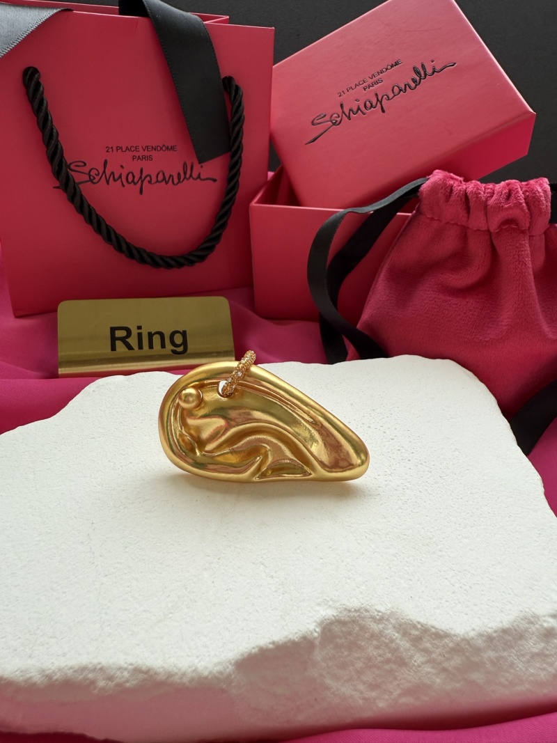 Золотистое кольцо в форме уха с кристаллами Schiaparelli