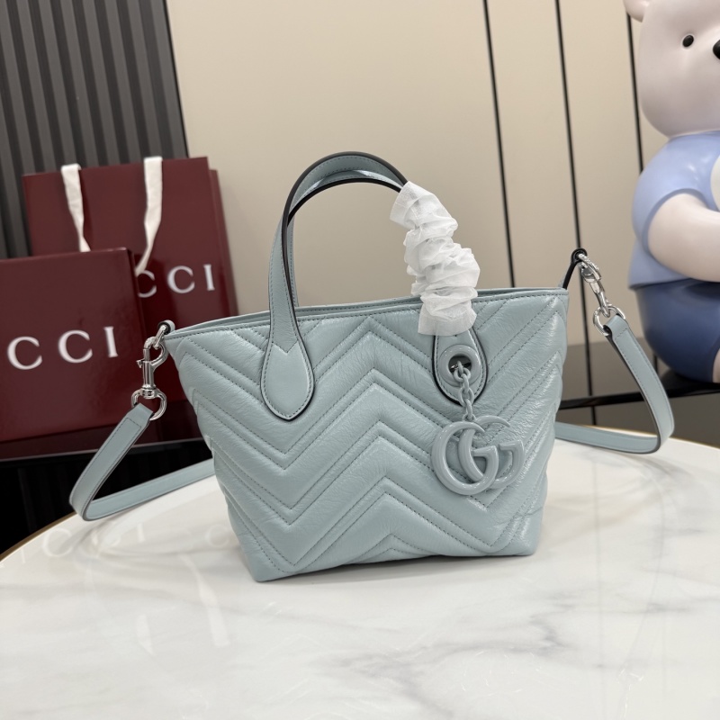 Сумка Gucci с кисточкой и логотипом GG