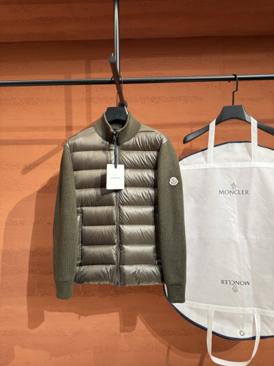 Пуховик Moncler