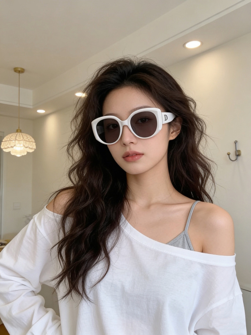 Женские солнцезащитные очки черные с квадратным силуэтом Dior