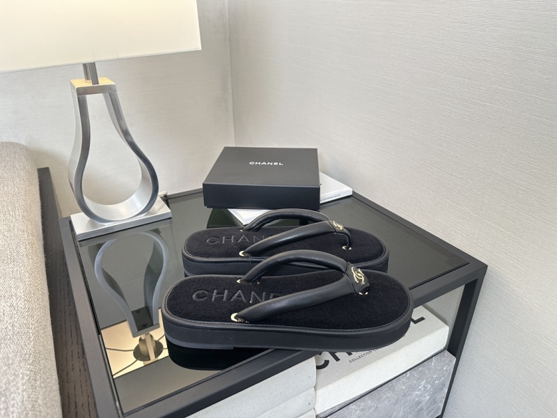 Шлёпанцы Chanel черные