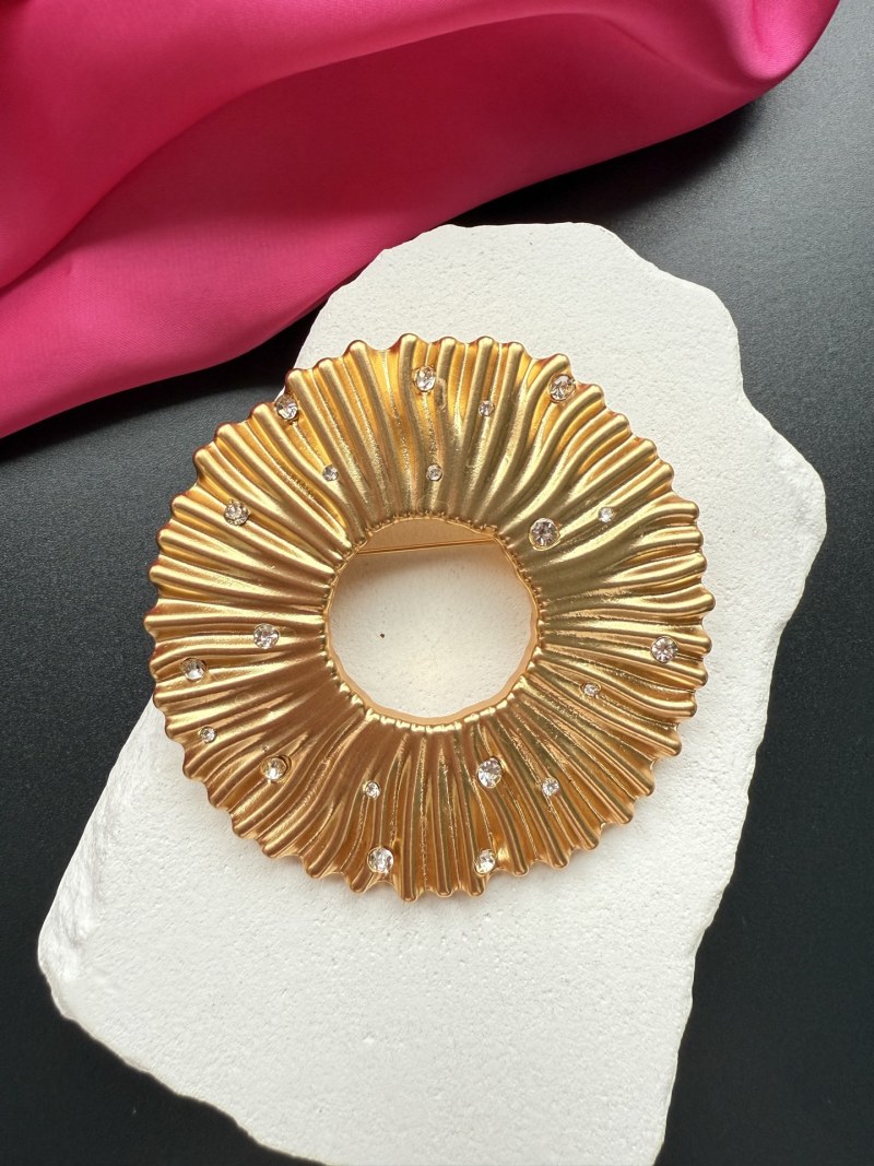 Брошь Schiaparelli