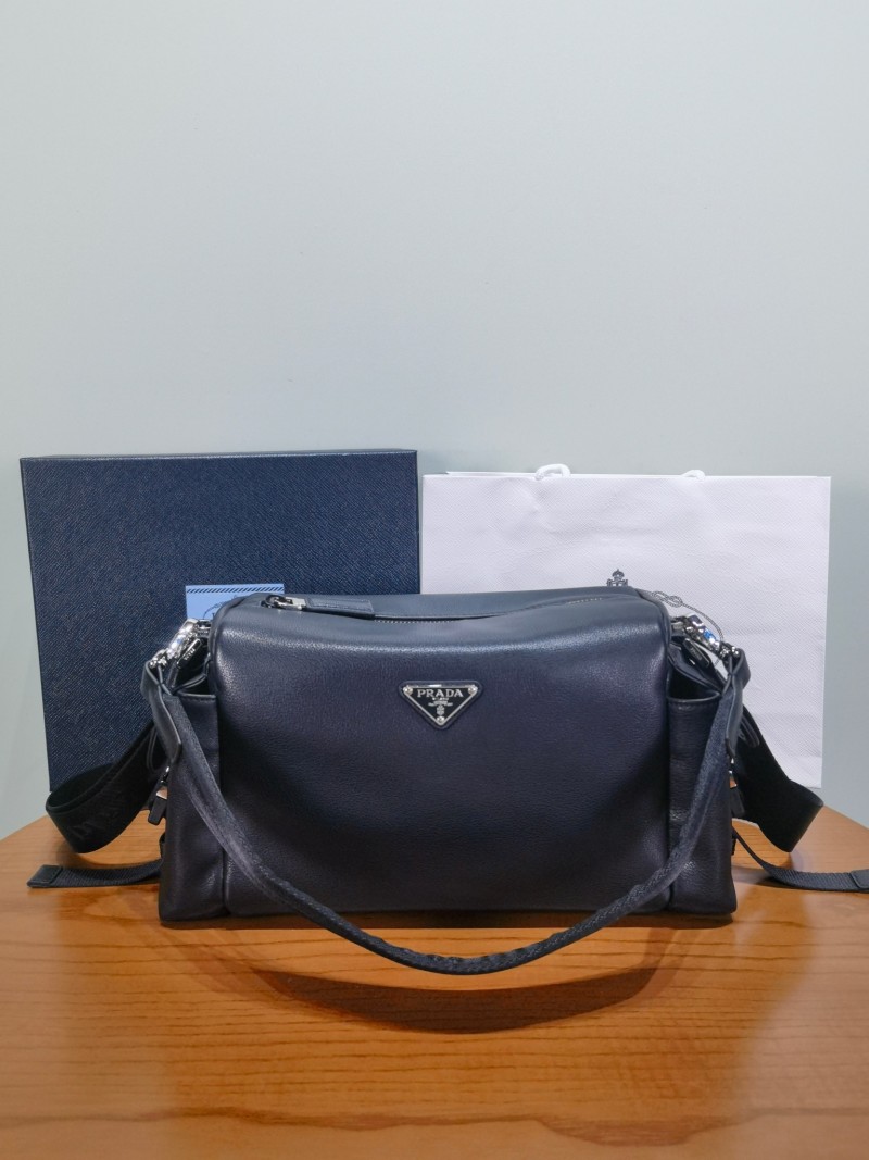 Сумка Prada из малой коровьей кожи
