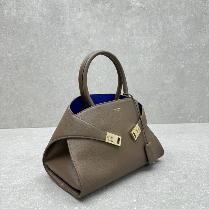 Сумка Salvatore Ferragamo Hug, коричневая