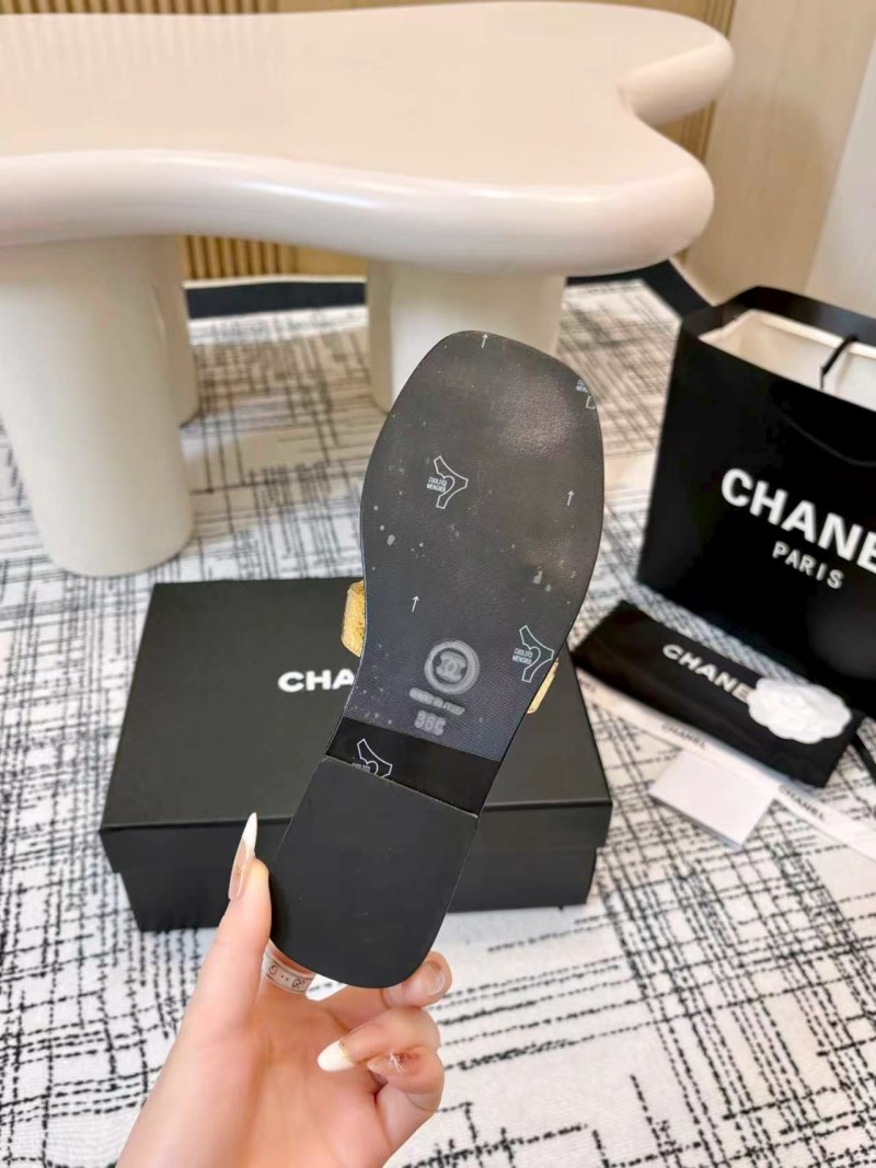Женские золотые кожаные шлепанцы Chanel