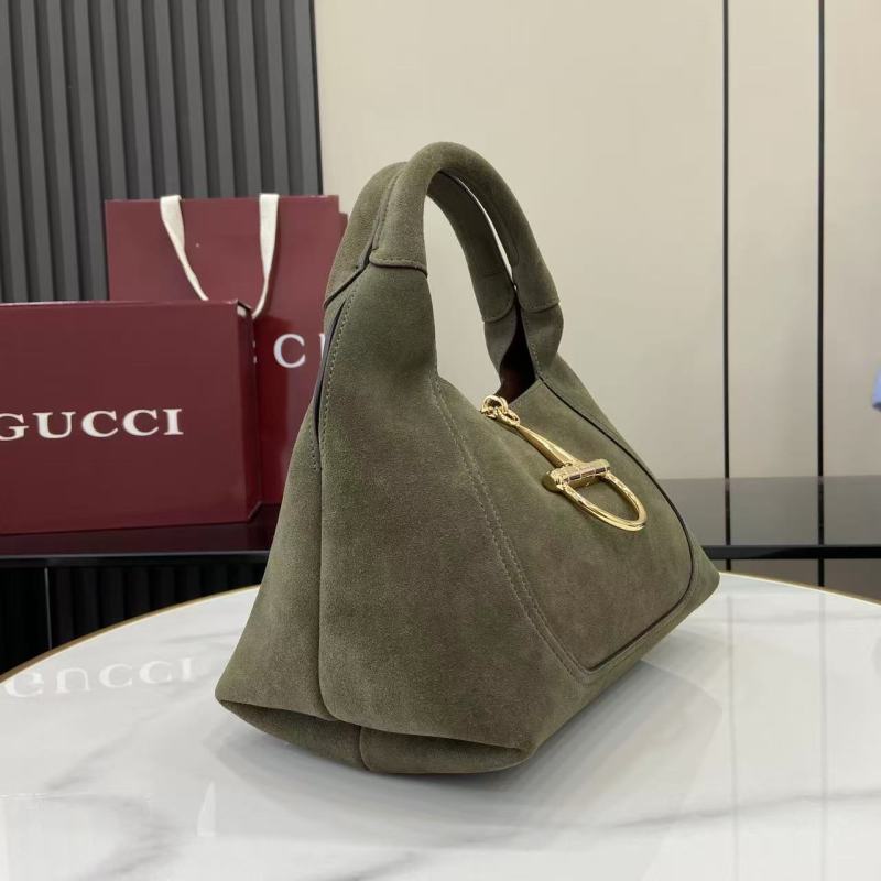 Сумка Gucci из замши с металлической фурнитурой