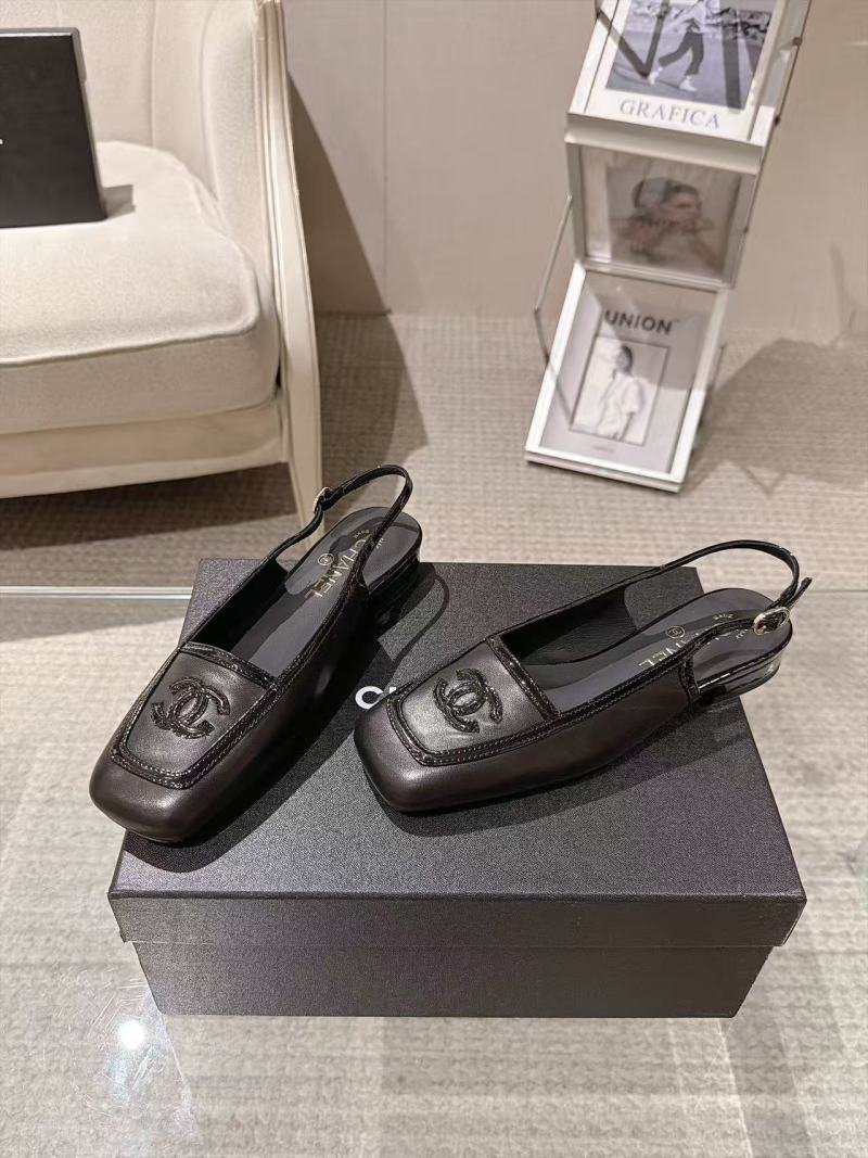 Женские туфли Chanel с логотипом