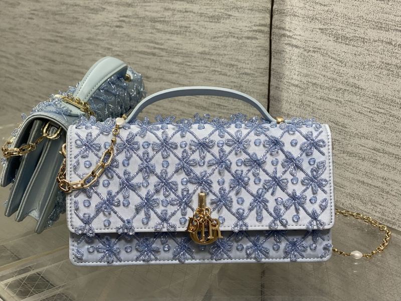 Сумка Dior с бисером и цепочкой голубая