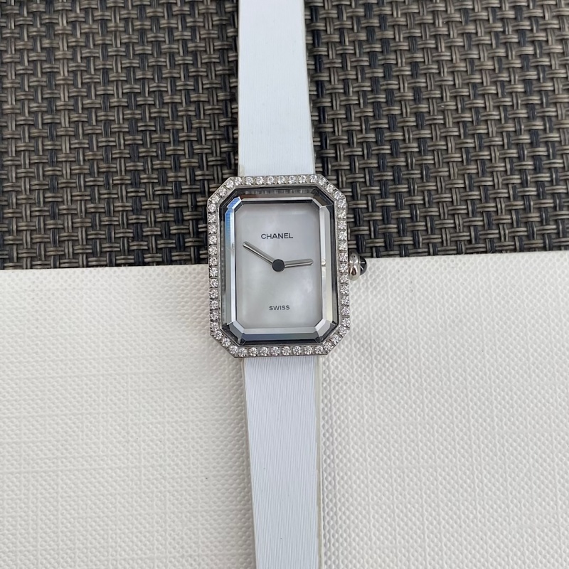 Часы Chanel