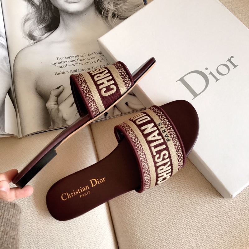 Сандали Christian Dior с вышитым логотипом