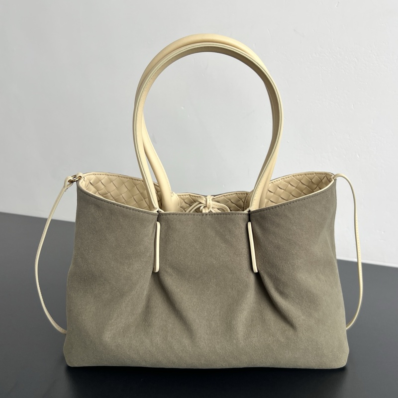 Сумка Bottega Veneta с плетеным узором