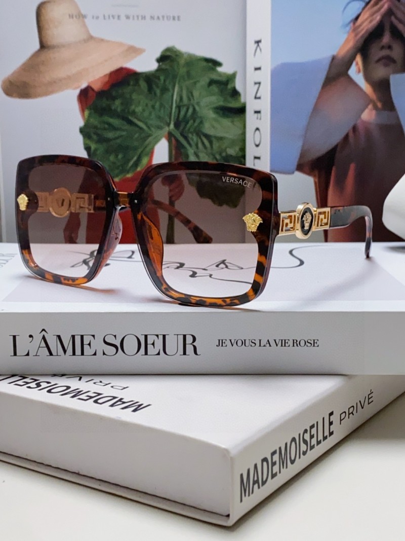 Женские солнцезащитные очки Versace с черепаховой оправой