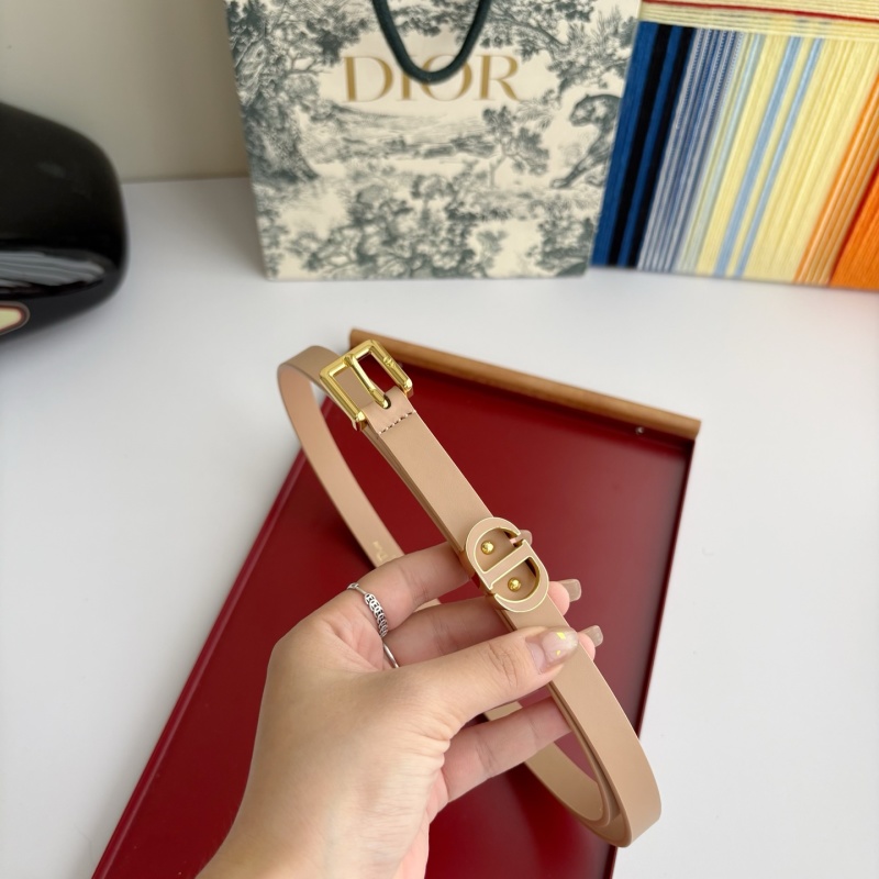 Женский пояс из кожи с металлической фурнитурой Dior