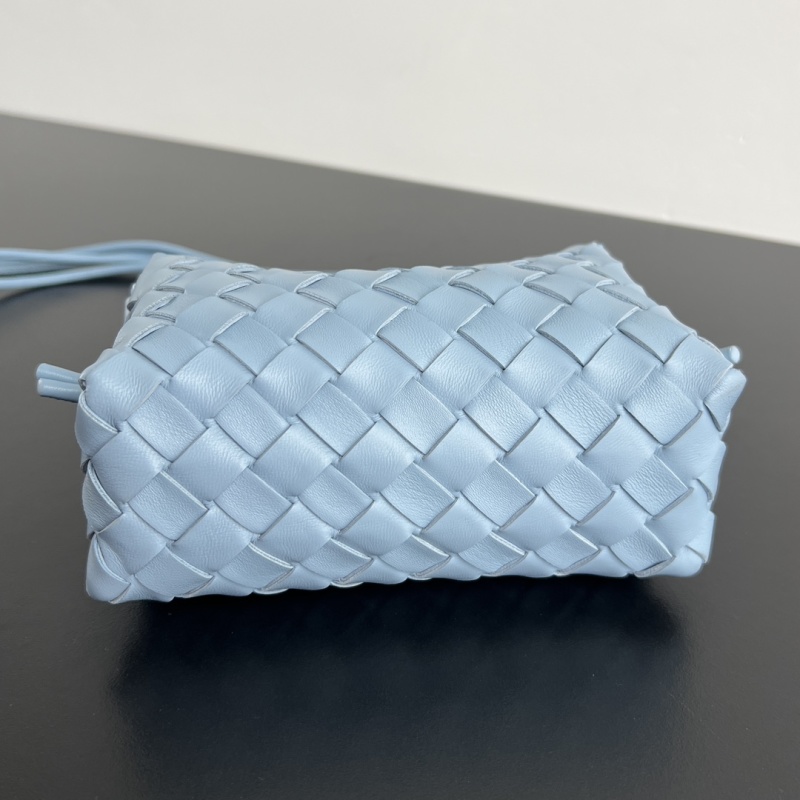 Плетеная косметичка Bottega Veneta