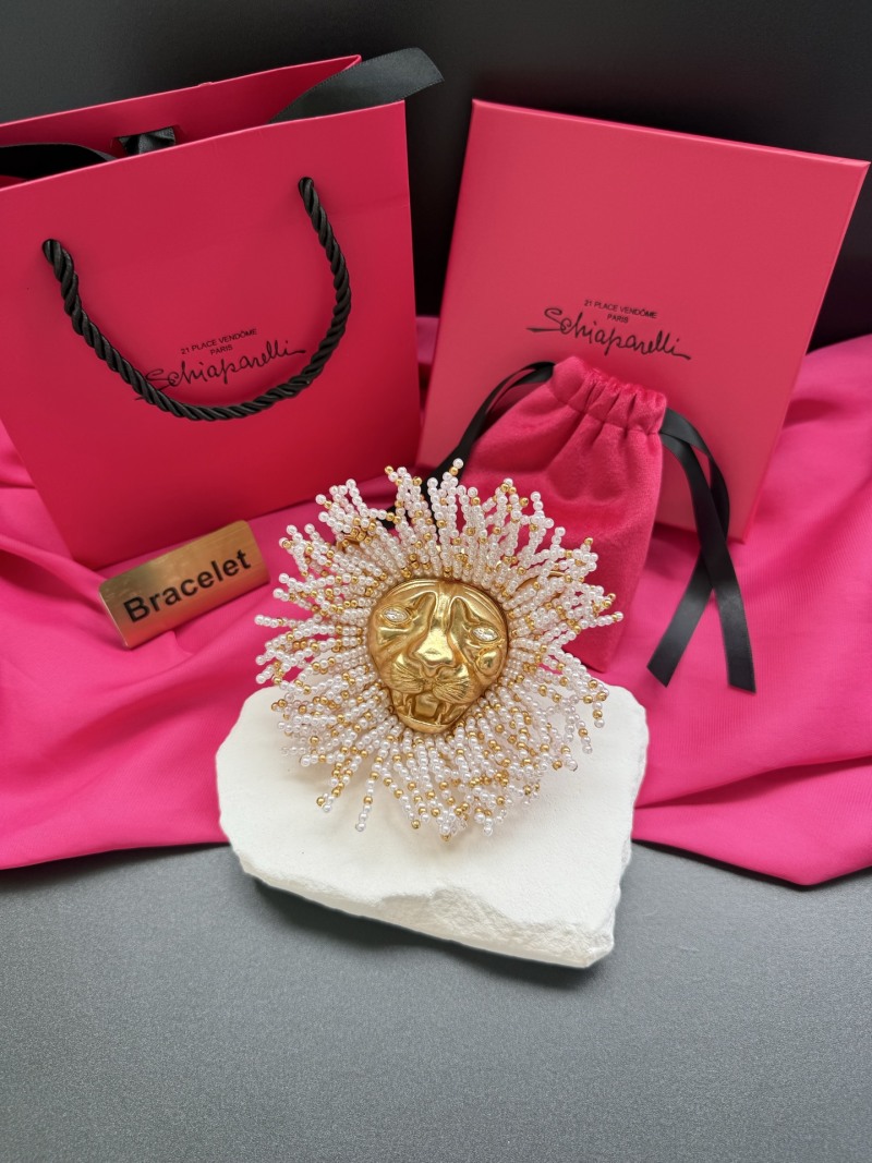 Браслет Schiaparelli с золотым лицом и жемчугом