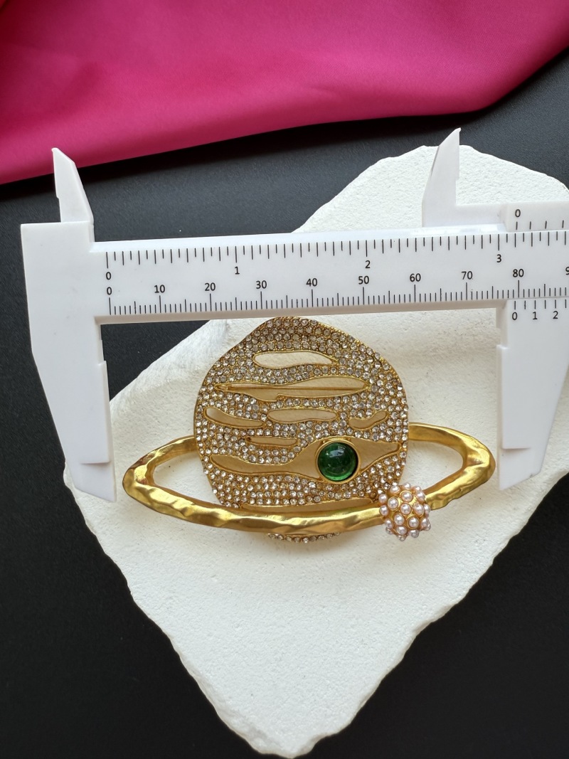 Брошь Schiaparelli