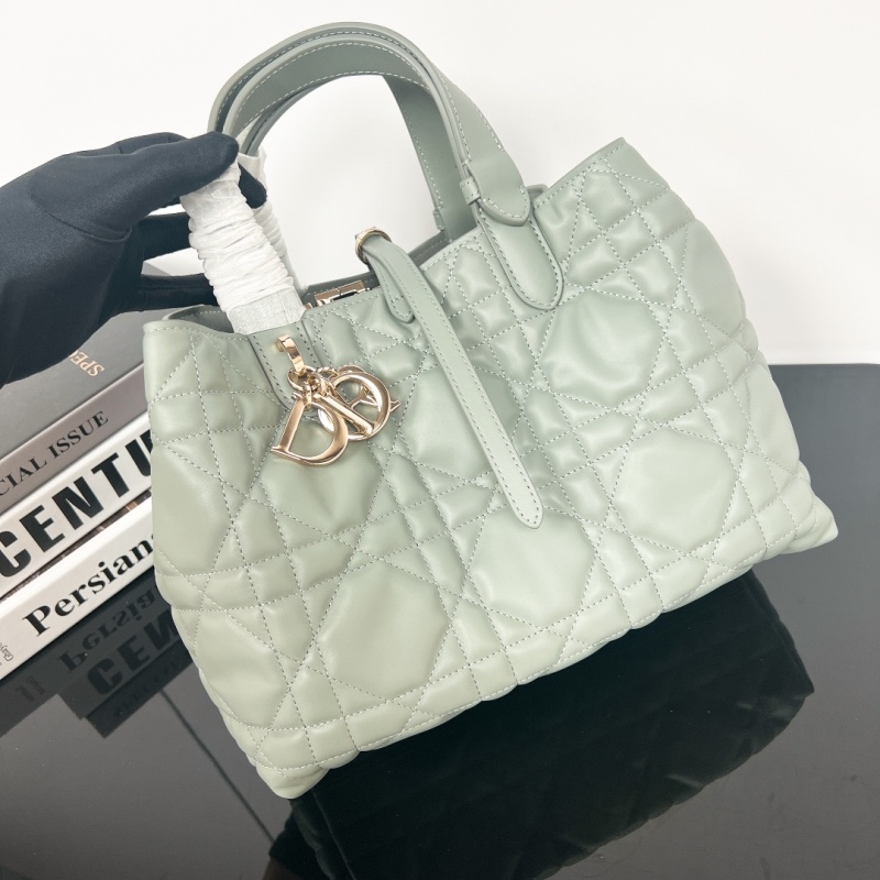 Сумка Dior с тиснёным узором