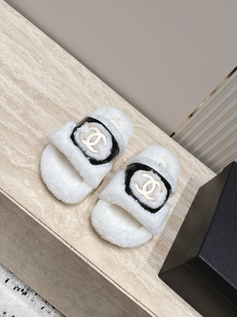 Женские шлёпанцы Chanel с мехом