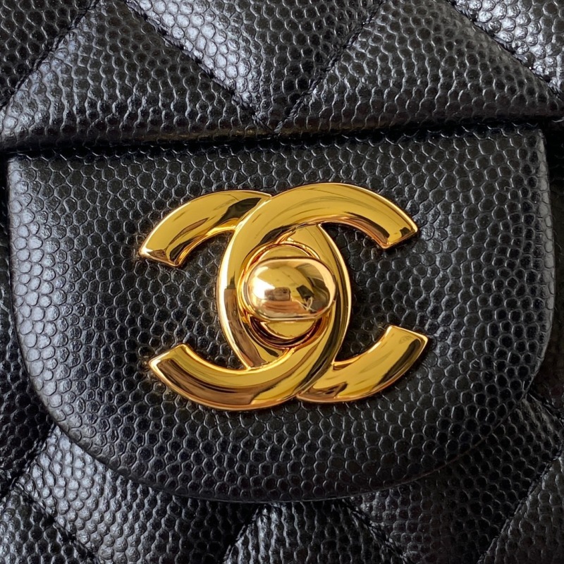 Черная кожаная сумка с цепочкой Chanel