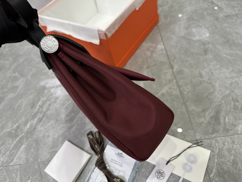 Женская сумка-шоппер Herbag винного цвета 31 см Hermès
