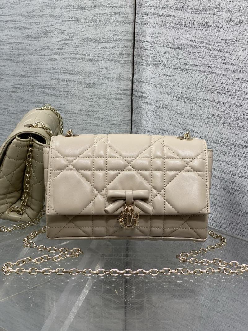 Женская сумка Dior с цепочкой