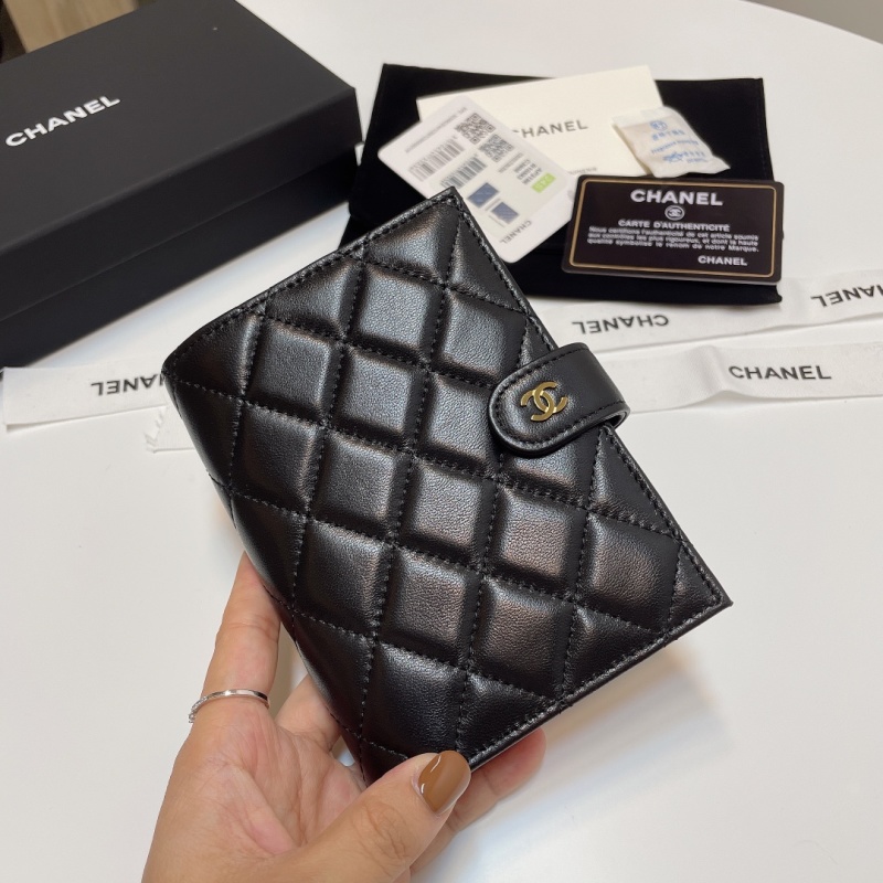 Чехол для паспорта с отделением для карт Chanel