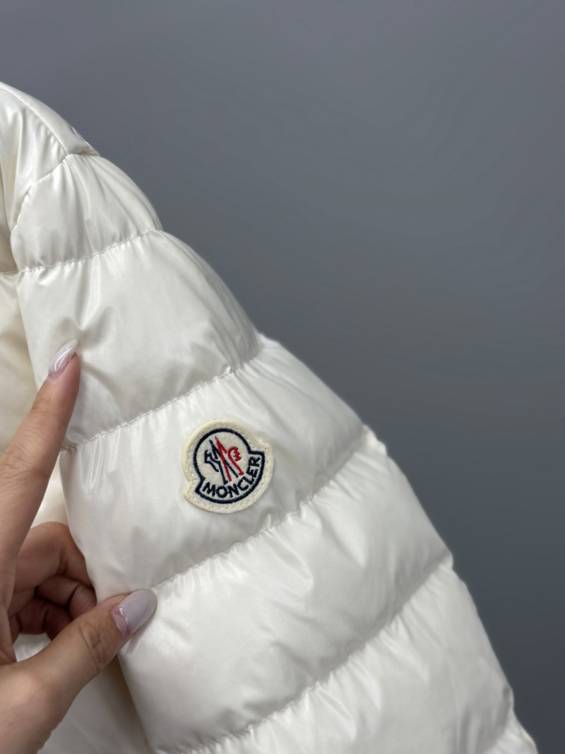Пуховик Moncler