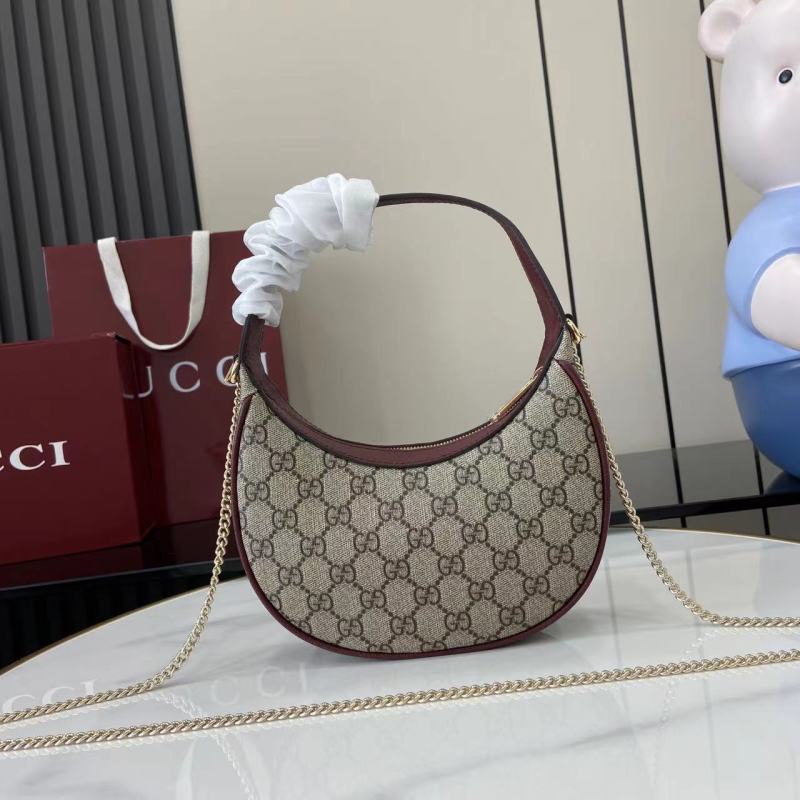 Сумка Gucci с монограммой и цепочкой